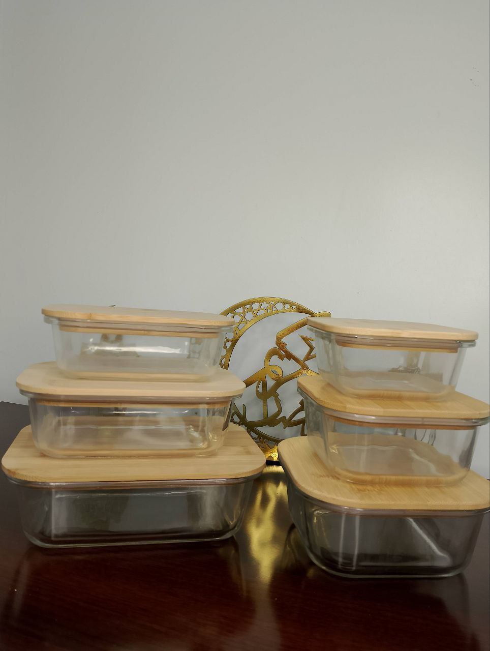 ثلاث علب زجاج بغطاء خشب طبيعي